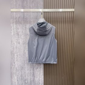 Жилет Prada, весенняя коллекция 2026 S