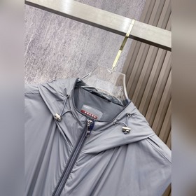 Жилет Prada, весенняя коллекция 2026 S