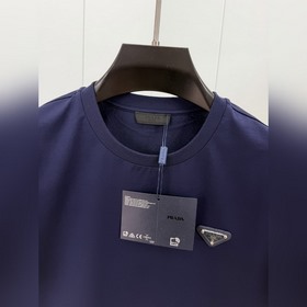 Prada. Классическая футболка с коротки