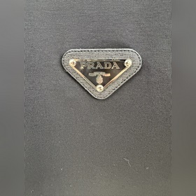 Prada. Классическая футболка с коротки