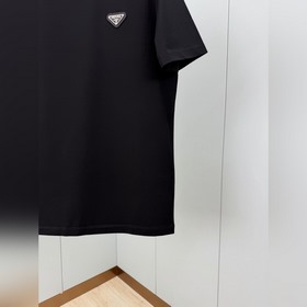 Prada. Классическая футболка с коротки