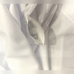 Футболка Prada с треугольным логоти