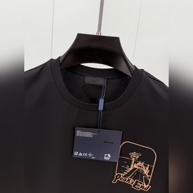 Prada. Футболка с коротким рукавом и п