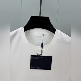 Prada. Новинка весна-лето 2026： минима