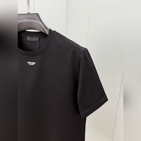 Prada. Новинка весна-лето 2026： минима