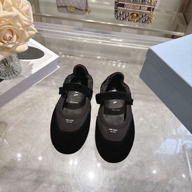 PRADA — новые легкие кроссовки в стиле