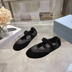 PRADA — новые легкие кроссовки в стиле
