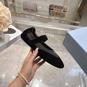 PRADA — новые легкие кроссовки в стиле