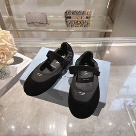 PRADA — новые легкие кроссовки в стиле