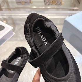 PRADA — новые легкие кроссовки в стиле