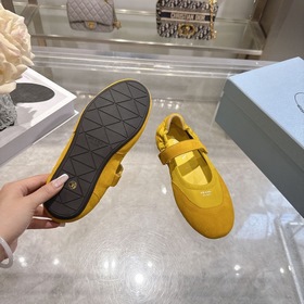 PRADA — новые легкие кроссовки Mary Ja