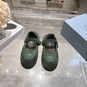PRADA — новые легкие кроссовки в стиле