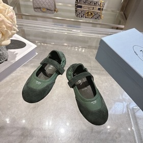 PRADA — новые легкие кроссовки в стиле