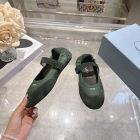 PRADA — новые легкие кроссовки в стиле