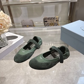 PRADA — новые легкие кроссовки в стиле