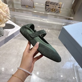 PRADA — новые легкие кроссовки в стиле