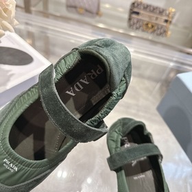 PRADA — новые легкие кроссовки в стиле