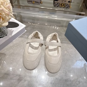 PRADA — новые легкие кроссовки Mary Ja