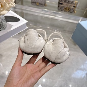PRADA — новые легкие кроссовки Mary Ja