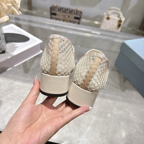 Prada： новая коллекция весна-лето 2026