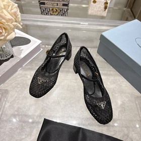 Prada： новая весенне-летняя коллекция