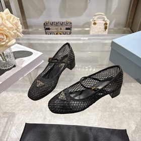 Prada： новая весенне-летняя коллекция