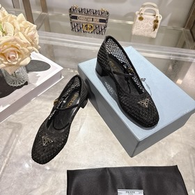 Prada： новая весенне-летняя коллекция 