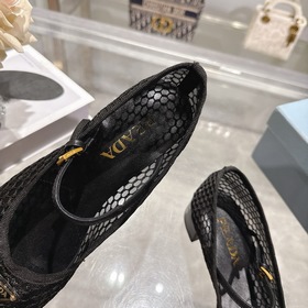 Prada： новая весенне-летняя коллекция 