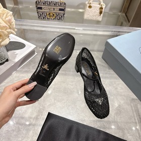Prada： новая весенне-летняя коллекция 