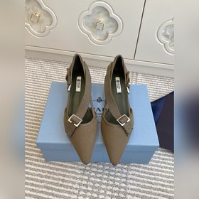 Prada — туфли с заостренным носком и