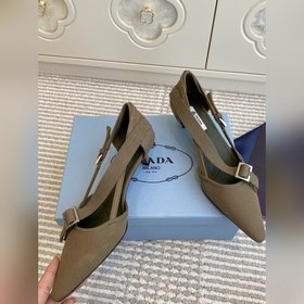 Prada — туфли с заостренным носком и