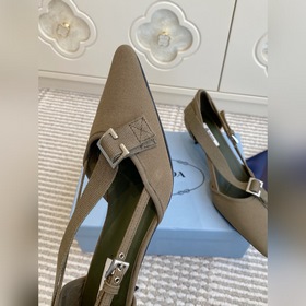 Prada — туфли с заостренным носком и