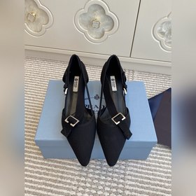 Prada — туфли с заостренным носком и