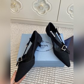 Prada — туфли с заостренным носком и