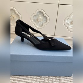 Prada — туфли с заостренным носком и