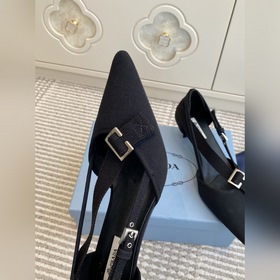 Prada — туфли с заостренным носком и