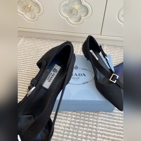 Prada — туфли с заостренным носком и