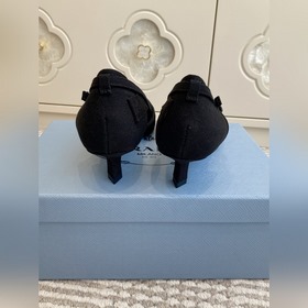 Prada — туфли с заостренным носком и