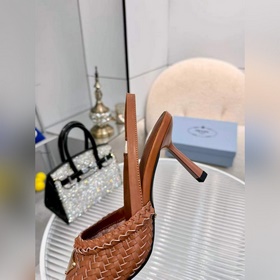 Новейшая хитовая модель Prada весна 20