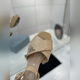 Prada на платформе  Новая весенне-ле