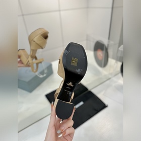 Prada на платформе  Новая весенне-ле