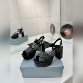 Prada на платформе  Новая весенне-ле