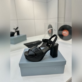Prada на платформе  Новая весенне-ле