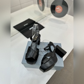 Prada на платформе  Новая весенне-ле