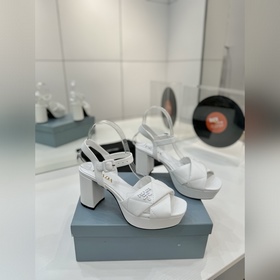 Prada на платформе  Новая весенне-ле