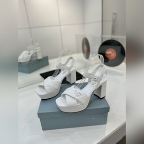 Prada на платформе  Новая весенне-ле