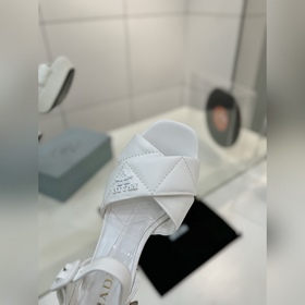 Prada на платформе  Новая весенне-ле