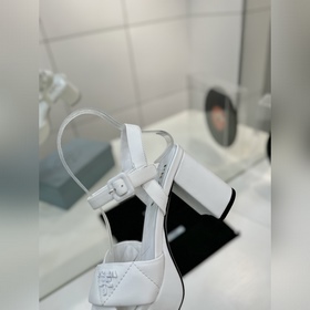 Prada на платформе  Новая весенне-ле