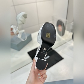 Prada на платформе  Новая весенне-ле