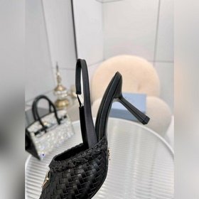 Новейшие хиты весны 2027 от Prada. Раз